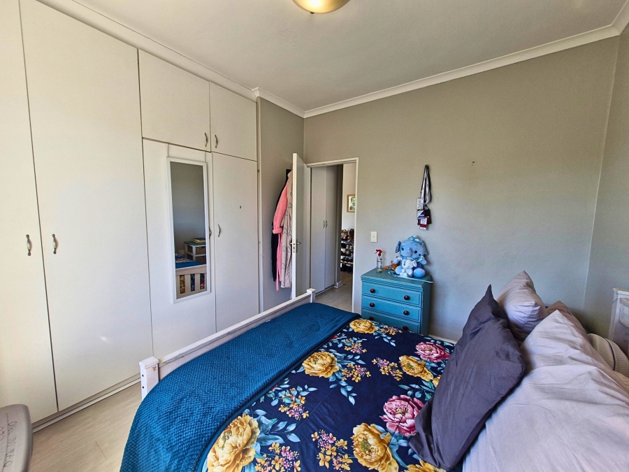 To Let 2 Bedroom Property for Rent in Okennedyville Western Cape